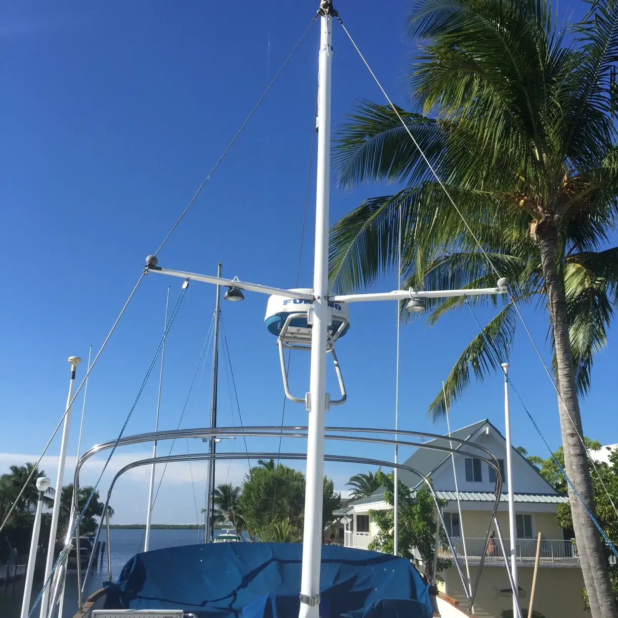 Repaired mast restepped on its tabernacle after the scarfing repair
